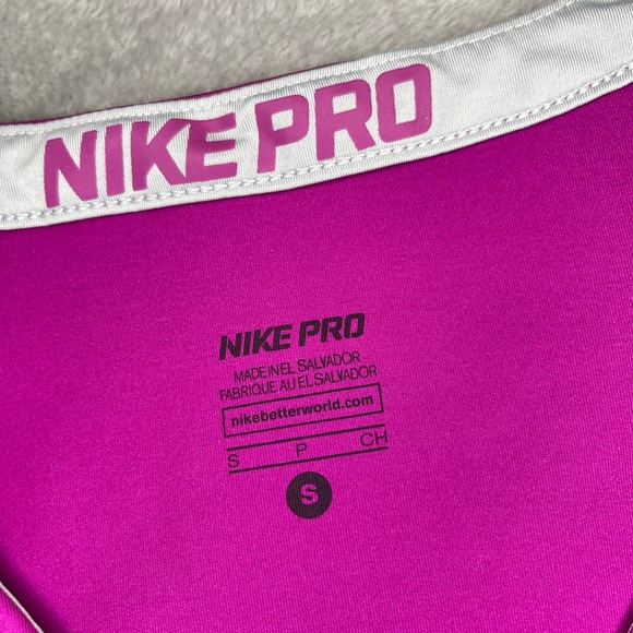 Nike pro shirt, gently worn, Small, fast shipping, smoke free pet free household - Picture 6 of 6